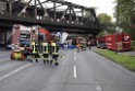 LKW blieb unter Bruecke haengen Koeln Ehrenfeld Innere Kanalstr Hornstr P211